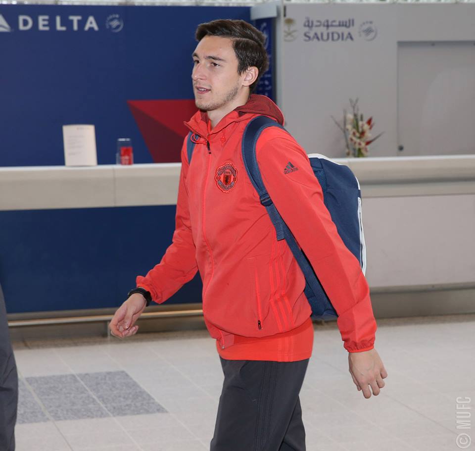 Sự phục vụ của cả Matteo Darmian và Ashley Young giúp M.U có thể xoay tua đội hình trước lịch thi đấu dày đặc.