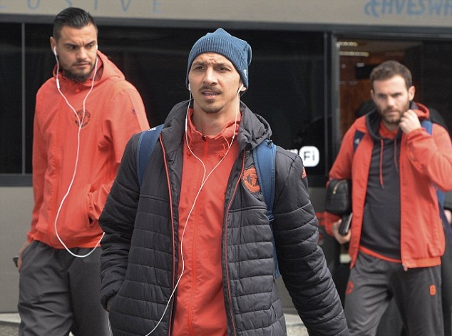 Zlatan Ibrahimovic vừa lãnh án phạt cấm thi đấu 3 trận từ FA sau hành vi phạm lỗi với trung vệ Tyrone Mings của Bournemouth.