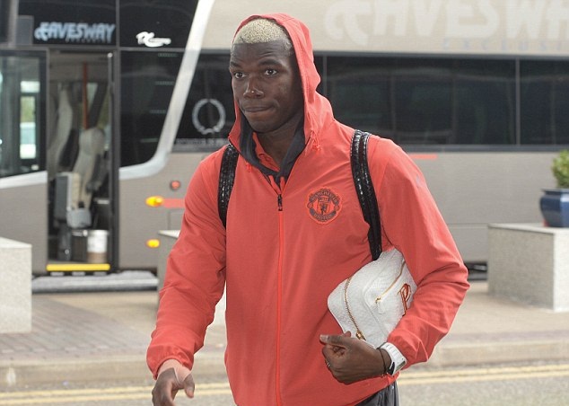 Paul Pogba là tiêu điểm chỉ trích của CĐV sau màn trình diễn thất vọng ở những trận gần đây.