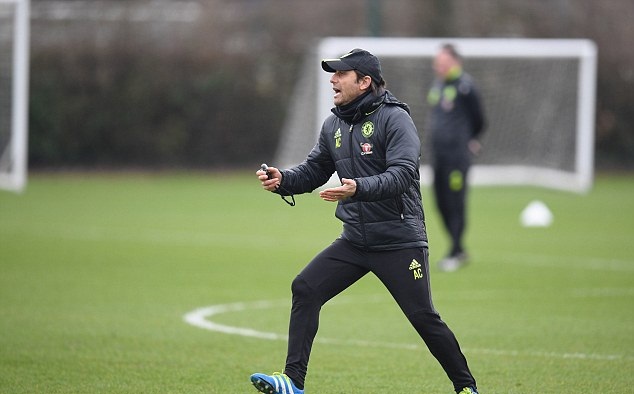 HLV Antonio Conte vẫn giữ được sự máu lửa trong việc truyền tải ý tưởng đến học trò.