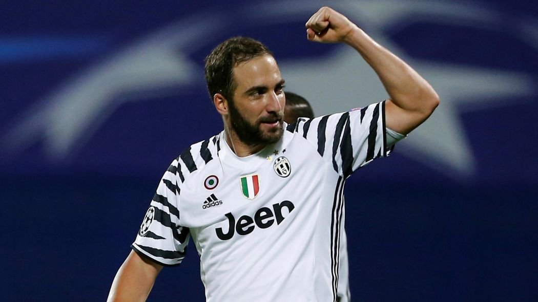 4. Gonzalo Higuain - Napoli sang Juventus: 90 triệu Euro