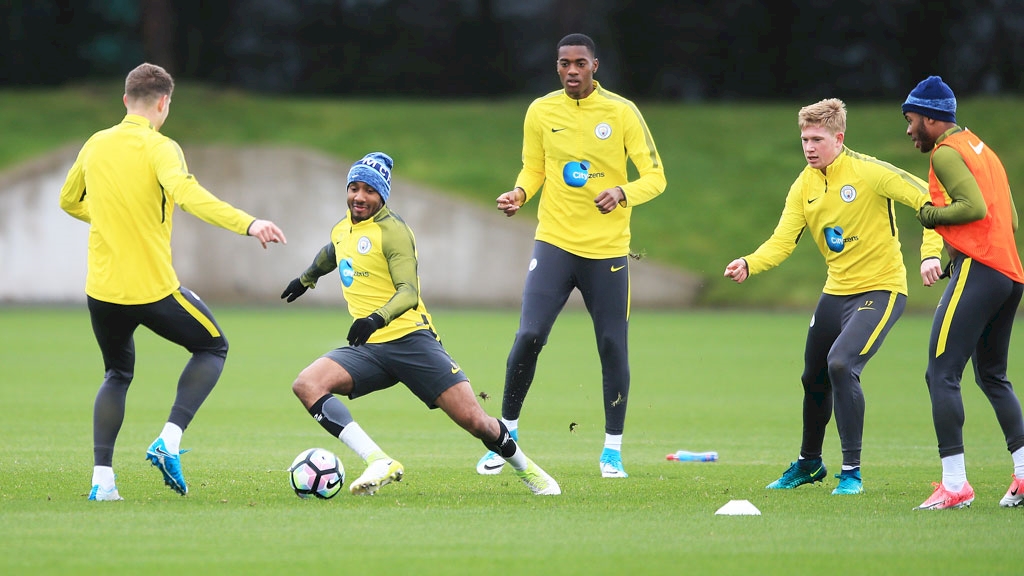 Các cầu thủ Man City tỏ ra thoải mái trước chuyến làm khách sắp tới.