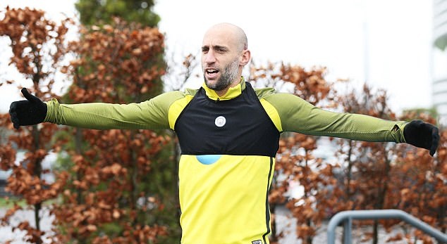 Mùa này, có thời điểm cầu thủ người Argentina được sử dụng như một... tiền vệ trung tâm.