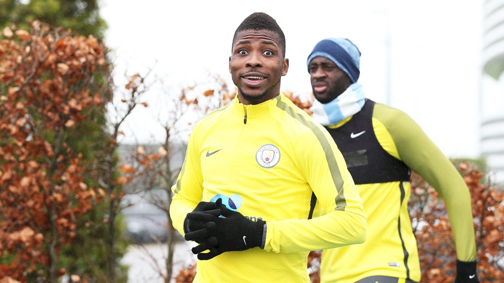 Tài năng trẻ Kelechi Iheanacho mong mỏi có được suất đá chính trong đội hình Man City.
