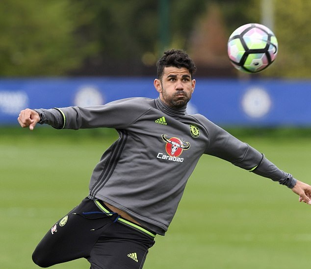 Diego Costa tập luyện hết sức nghiêm túc. Trận lượt đi, tiền đạo người TBN không thể phá lưới M.U.