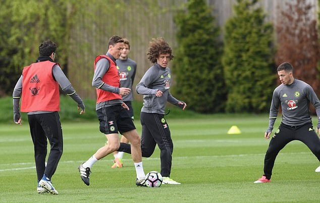 Những trụ cột như Matic, David Luiz hay Eden Hazard vẫn chắc chắn sẽ ra sân ngay từ đầu.