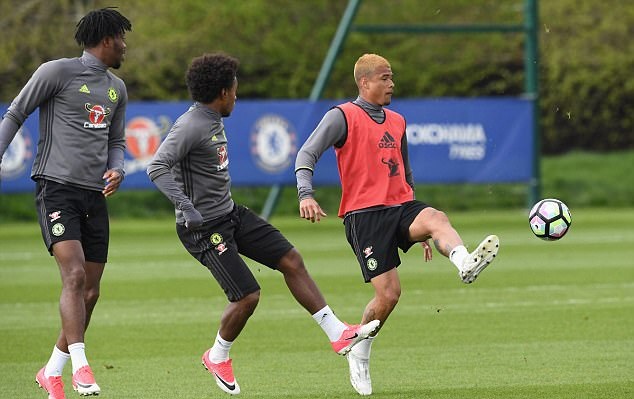 Mùa này, Chelsea đã 2 lần đánh bại M.U tại Ngoại hạng Anh và FA Cup.