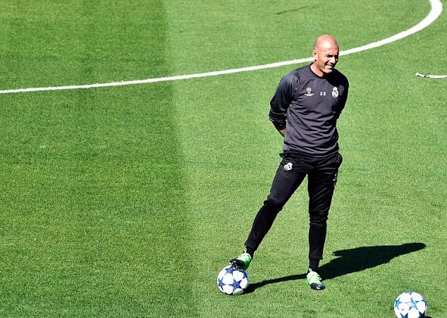 Sự tự tin được thể hiện rõ trên gương mặt HLV Zinedine Zidane.