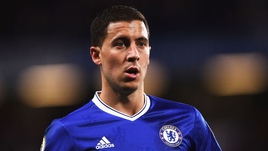 Tiền đạo: Eden Hazard - Mùa giải này, Hazard cho thấy một phong độ hết sức ấn tượng. Tạm bỏ qua thất bại trước Manchester United cuối tuần trước, tiền vệ người Bỉ là một trong số những cầu thủ chơi bùng nổ nhất bên phía Chelsea. Hazard kết hợp cùng Alonso tạo thành một mũi công vô cùng lợi hại bên cánh trái.