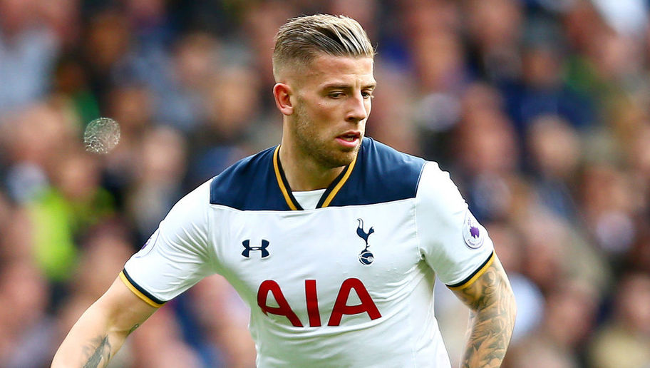 Trung vệ: Toby Alderweireld - Alderweireld là trung vệ tốt nhất của Tottenham hiện tại. Mùa giải này, cầu thủ người Bỉ vẫn duy trì được sự ổn định. Tại Ngoại hạng Anh, tài năng của Alderweireld được các chuyên gia bóng đá đánh giá rất cao.
