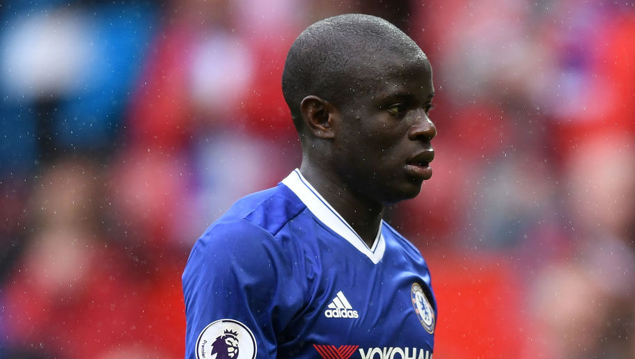 Tiền vệ: N'Golo Kante - Kante là cầu thủ chơi ổn định nhất bên phía Tottenham. Tiền vệ người Pháp lên công về thủ một cách nhịp nhàng, tạo thành điểm tựa cho những ngôi sao tấn công bên phía Chelsea thoải mái dâng cao.