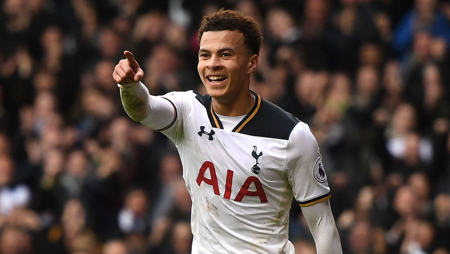 Tiền đạo: Dele Alli - Alli tiếp tục có một mùa giải ấn tượng tại Tottenham. tài năng trẻ này đã ghi đến 16 bàn thắng và đóng góp 7 kiến tạo, một thành tích khó tin với một cầu thủ sinh năm 1997. Alli có thể đá tốt vai trò hộ công ở khu trung tuyến lẫn chạy cánh. Điều này làm tiền vệ người Anh nổi trội hơn bao giờ hết.