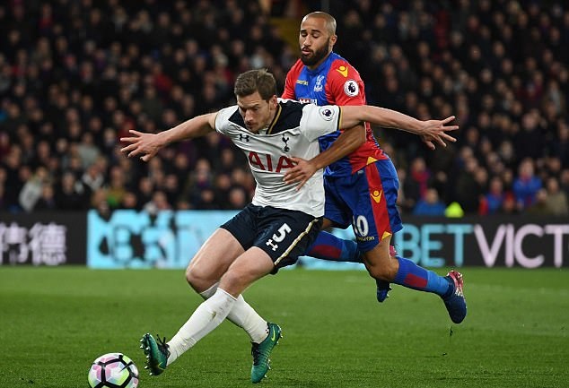 Trung vệ: Jan Vertonghen - Bên cạnh Alderweireld là Vertonghen, bộ đôi bạn thân ở tuyển quốc gia Bỉ. Từ lâu, Vertonghen đã là một trung vệ chất lượng tại Ngoại hạng Anh và vô cùng đa năng. Sơ đồ 3 hậu vệ là nơi Vertonghen phát huy được hết những điểm mạnh của mình.