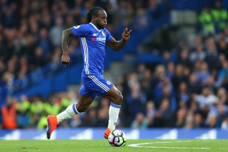 Victor Moses: 7.5 - HLV Conte đã tận dụng sức mạnh và tốc độ của Moses để biến cầu thủ người Nigeria này thành một "cơn lốc" bên cánh phải của Chelsea. Mùa này, Moses ra sân 28 lần, ghi được 3 bàn.