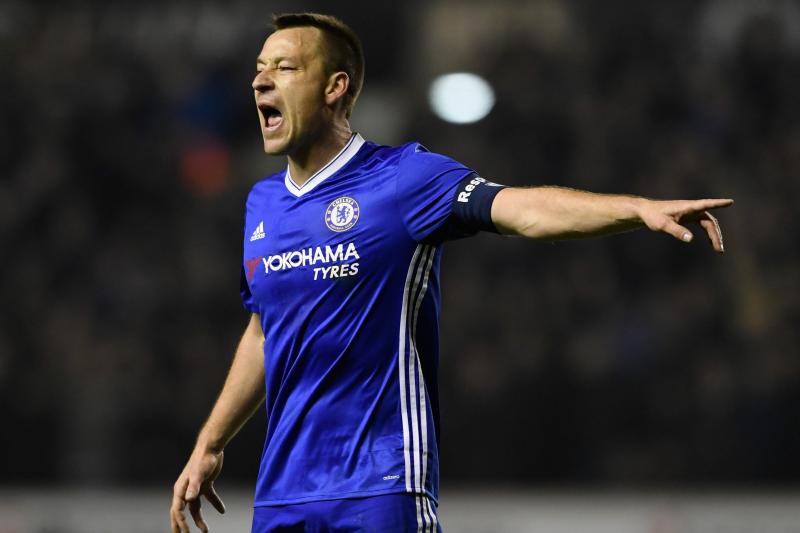 John Terry: 5 - Mùa này, Terry không còn là trụ cột của Chelsea do thích nghi chậm với sơ đồ 3 hậu vệ. Dù vậy, trung vệ kì cựu người Anh vẫn có thể nâng cúp cùng đội bóng thân yêu trước khi chia tay vào mùa Hè tới. Tổng cộng, Terry chỉ có 4 lần đá chính và 3 lần ra sân từ ghế dự bị.