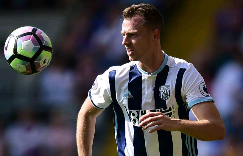JONNY EVANS | West Bromwich Albion | - Evans có đến 6 pha cản phá thành công và sở hữu nhiều lần chạm bóng nhất trong số các cầu thủ West Brom trước Chelsea. Dù vậy, đội bóng của Evans vẫn phải chịu thất bại 0-1.