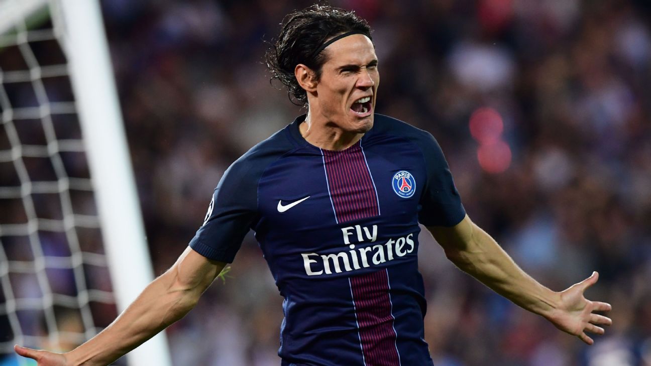 Tiền đạo: Edinson Cavani (PSG) - Tiền đạo người Uruguay thay thế hoàn hảo chỗ trống Zlatan Ibrahimovic để lại. Cavani hiện đã ghi đến 35 bàn thắng tính riêng tại Ligue 1, chiếm đến 44% tổng số pha lập công của cả đội PSG mùa này.