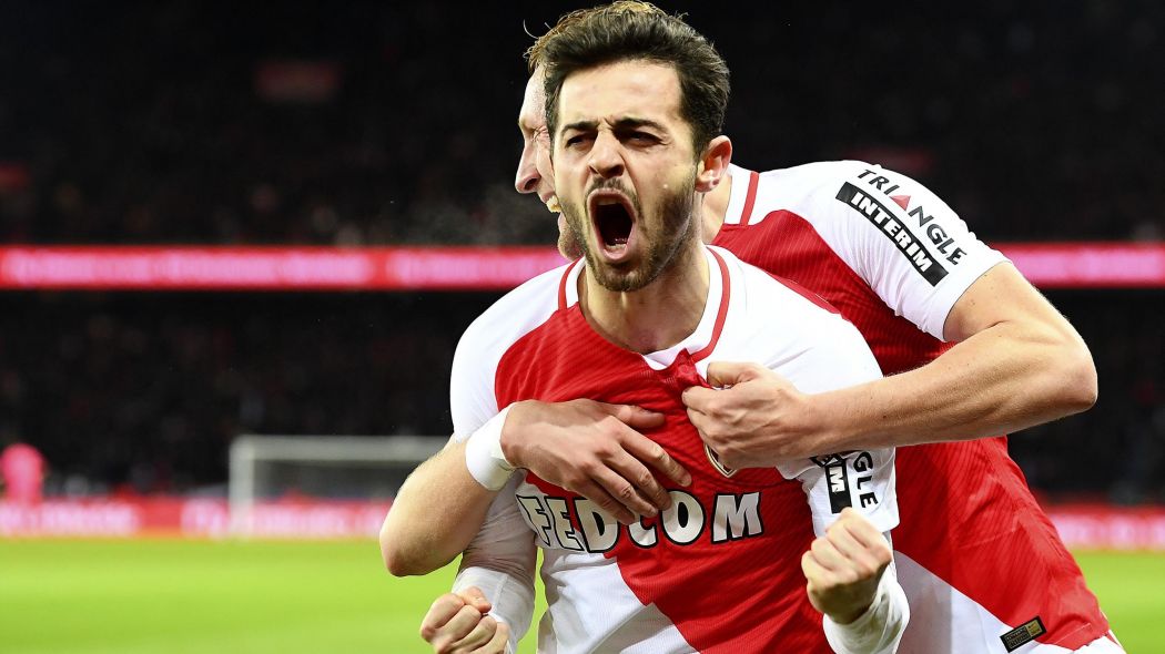 Tiền vệ: Bernardo Silva (Monaco) - Silva được HLV Leonardo Jardim phát hiện và mài dũa trở thành cầu thủ sáng tạo nhất của Monaco mùa này. Tiền vệ người BĐN là cầu thủ kiến tạo tốt nhất đội tại Ligue 1 (9 lần). Ngoài ra, Silva còn ghi đến 8 bàn thắng. Chính vì lẽ đó, tiền vệ này đang được nhiều đội bóng lớn tại châu Âu theo đuổi.