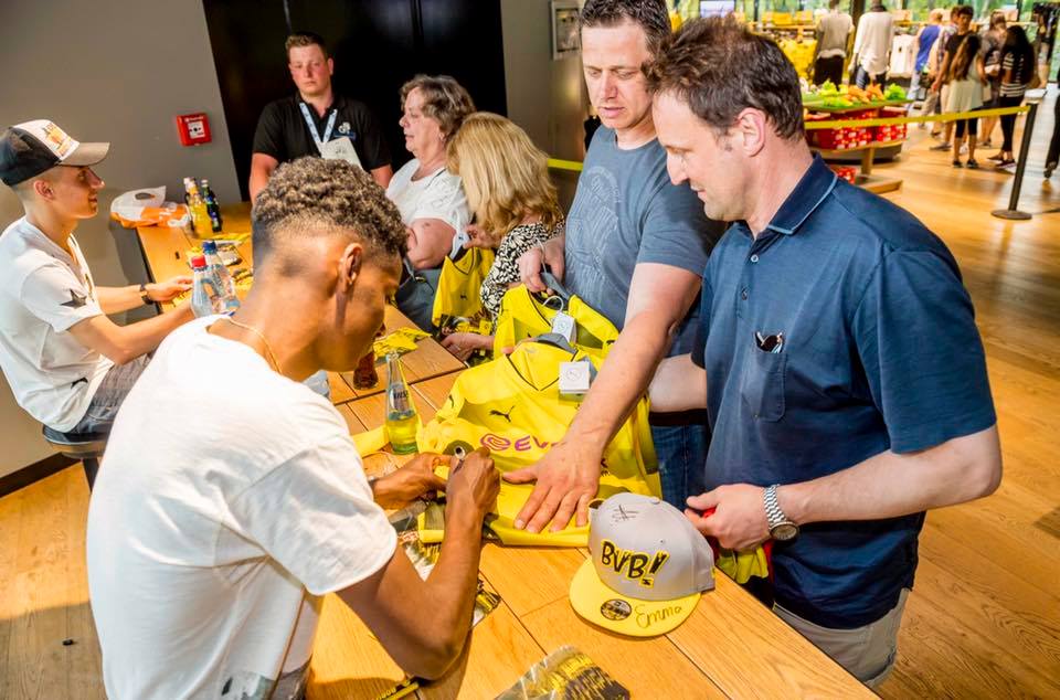 Dortmund mở bán mẫu áo mới - Bóng Đá