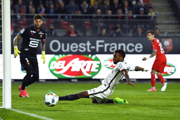 Monaco vẫn là đội dồn ép và tạo được nhiều tình huống nguy hiểm, một trong số đó là pha bỏ lỡ đáng tiếc của Lemar.