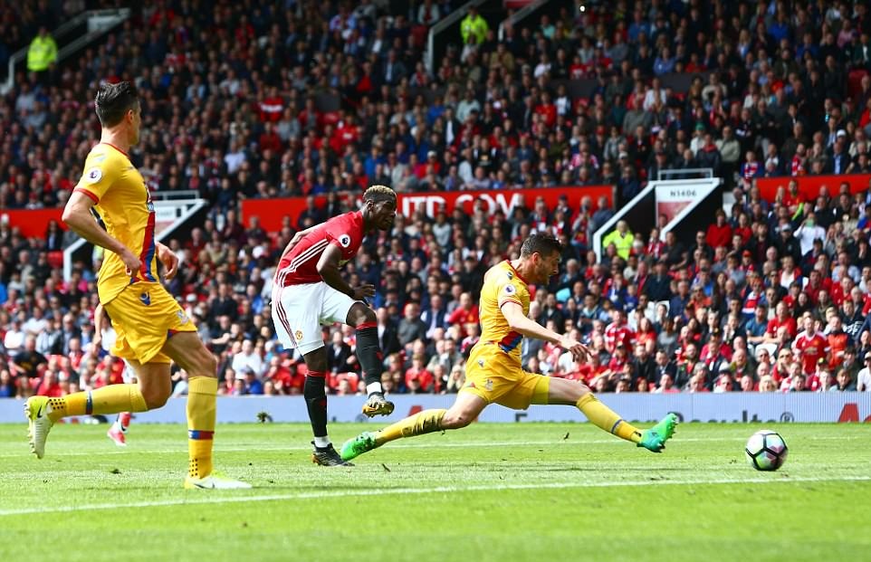 Chỉ ít phút sau, Quỷ đỏ có bàn thắng gia tăng cách biệt. Người ghi bàn lần này là Paul Pogba sau tình huống phản công mẫu mực.