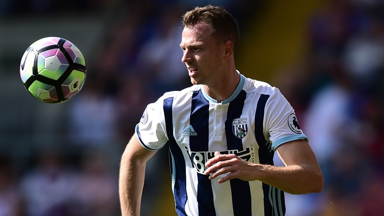 Trung vệ: Jonny Evans (West Brom) - Evans ghi bàn thắng duy nhất cho West Brom trong thất bại 1-2 trước Swansea. Ngoài ra, không một cầu thủ nào trên sân sở hữu nhiều pha đánh chặn thành công như trung vệ này (4 lần).