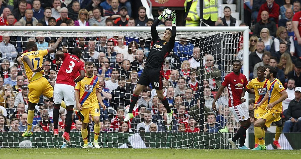 Thủ thành trẻ tuổi Joel Pereira cũng có một trận đấu tốt khi vô hiệu hoá hàng công của Palace.