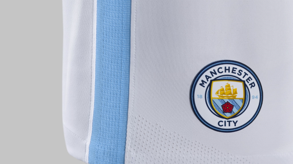 Mùa giải tới, Man City sẽ quay trở lại với mẫu quần trắng thay vì xanh nhạt như mùa 2016/17.