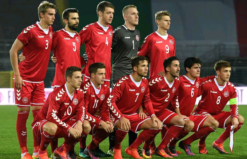 10. Đan Mạch - Thủ môn: Højbjerg (Esbjerg), Iversen (Leicester), Hagelskjær (AGF) - Hậu vệ: Maxsø (Nordsjælland), Holst (Brøndby), Blåbjerg (AaB), Rasmussen (Rosenborg), Banggaard (Darmstadt), Nissen (Midtjylland), Andersen (FC Twente), Pedersen (Nordsjælland) - Tiền vệ: Hjulsager (Celta Vigo), Nielsen (Esbjerg), Nørgaard (Brøndby), Marcondes (Nordsjælland), Børsting (AaB), Christensen (Burton), Duelund (Midtjylland), Jensen (Nordsjælland) - Tiền đạo: Zohore (Cardiff City), Andersen (Grasshoppers), Ingvartsen (Nordsjælland), Junker (AGF)