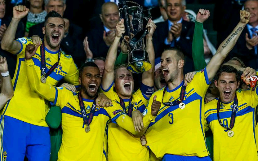 4. Thuỵ Điển - Thủ môn: Erlandsson (Eskilstuna), Cajtoft (Jonkopings), Dahlberg (IFK Goteborg) - Hậu vệ: Wahlqvist (Norrkoping), Larsson (Djurgardens), Nilsson (Elfsborg), Ssewankambo (Molde), Dagerstall (Norrkoping), Brorsson (Malmoe), Binaku (Hacken) - Tiền vệ: Lundqvist (Elfsborg), Tibbling (Groningen), Fransson (Basilea), Olsson (AIK), Tankovic (AZ), Hallberg (Kalmar), Mrabti (Djurgardens), Eliasson (Norrkoping), Affane (AIK) - Tiền đạo: Strandberg (Westerlo), Engvall (Djurgardens), Cibicki (Malmoe), Asoro (Sunderland)