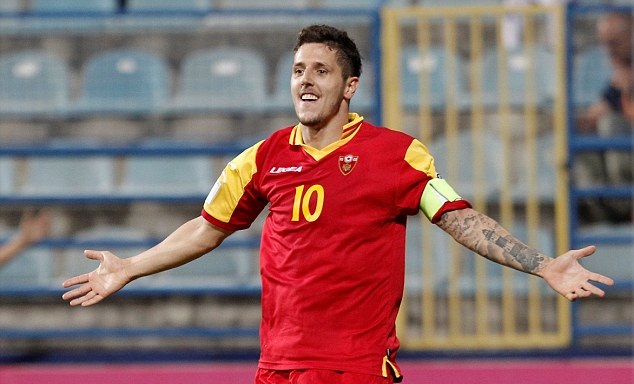 Trong khi đó, Montenegro của Jovetic cũng có thắng lợi thuyết phục 4-1 trước Armenia của Mkhitaryan. Hiện tại, Đan Mạch và Montenegro có cùng 10 điểm và chia nhau 2 vị trí thứ 2 và thứ 3. Trong khi đó, Ba Lan dẫn đầu bảng E với 16 điểm sau 6 lượt trận.