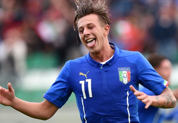 10. Federico Bernardeschi (Italia) - Tại Fiorentina, Bernardeschi cũng là cái tên rất sáng giá khi ghi được 14 bàn thắng và đóng góp 5 kiến tạo cho đội trên mọi đấu trường. Bernardeschi rất đa năng khi có thể đá tốt ở cánh và trung lộ. Đây là cái tên đáng chú ý trên hàng công của Azzurri ở giải đấu này.