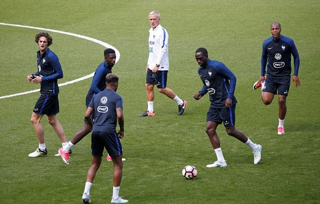 Bên cạnh đó, các cầu thủ còn lại của tuyển Pháp cũng tập luyện khá hăng say.