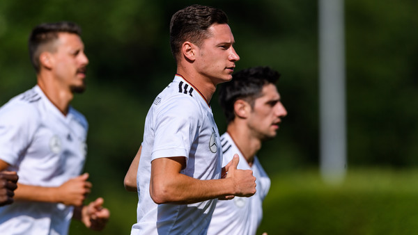 Tiền vệ Julian Draxler được xem là niềm ht vọng lớn.