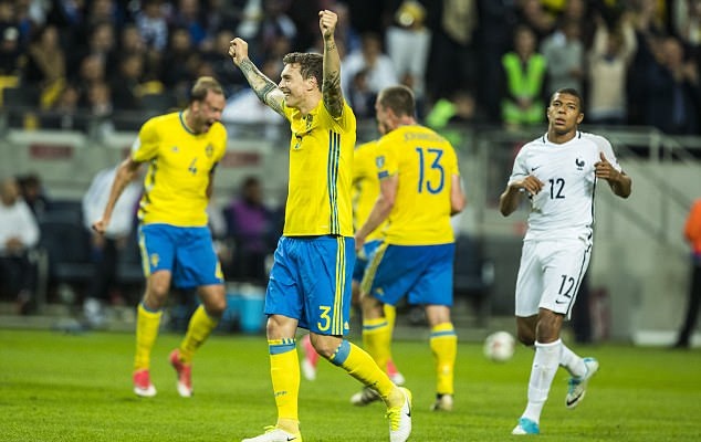 Cách đây ít ngày, trung vệ này giúp tuyển Thuỵ Điển đánh bại Pháp với tỉ số 2-1.