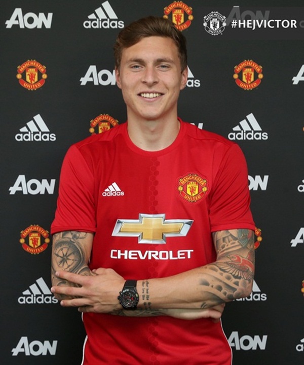 Lindelof trong bộ trang phục sân nhà.