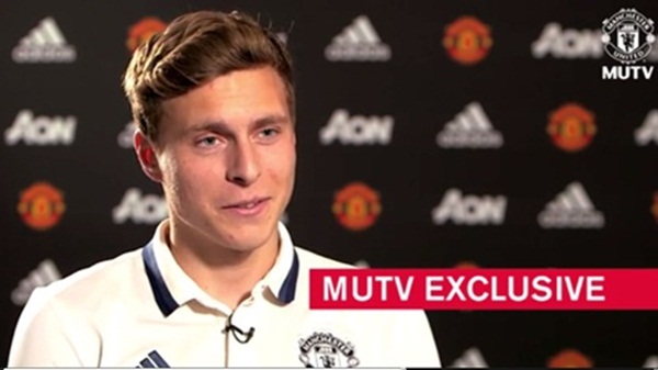 Ngay sau đó, Lindelof có buổi phỏng vấn đầu tiên trên MUTV.