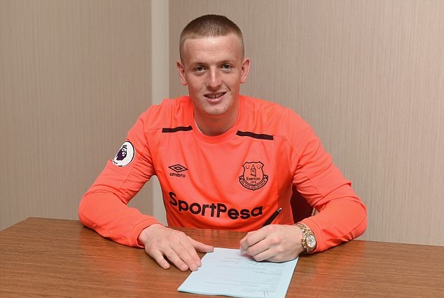 Được biết, để sở hữu Pickford, Everton phải bỏ ra đến 30 triệu bảng.