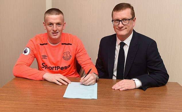 Mùa giải trước, thủ thành trẻ tuổi này thi đấu cho Sunderland.