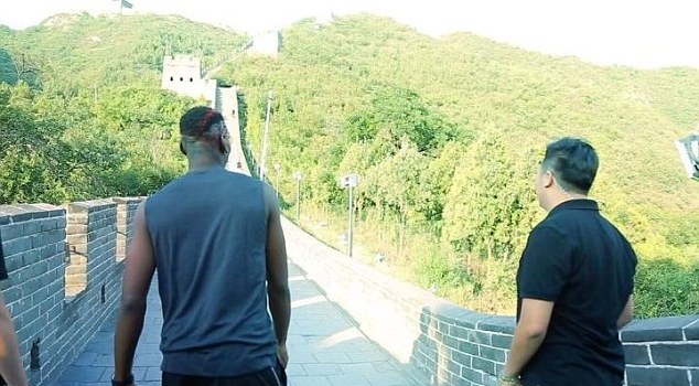 Chùm ảnh: Pogba thi thố tốc độ với fan ngay tại Vạn lý trường thành - Bóng Đá