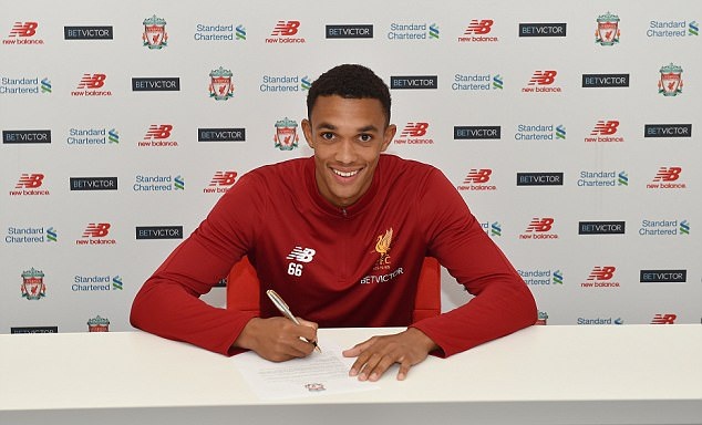 Alexander-Arnold gia hạn với Liverpool.