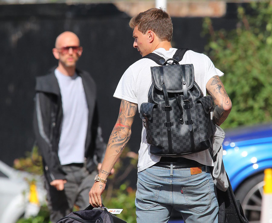 Ảnh Lindelof hội quân cùng đồng đội, chuẩn bị đi du dấu - Bóng Đá