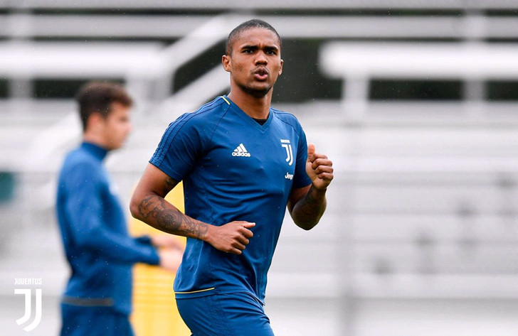 Douglas Costa có nhiều thời gian hoà nhập hơn Bernardeschi.