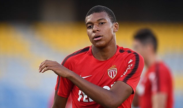 Mùa trước, Mbappe thi đấu tuyệt hay và là trụ cột trên hàng công Monaco.