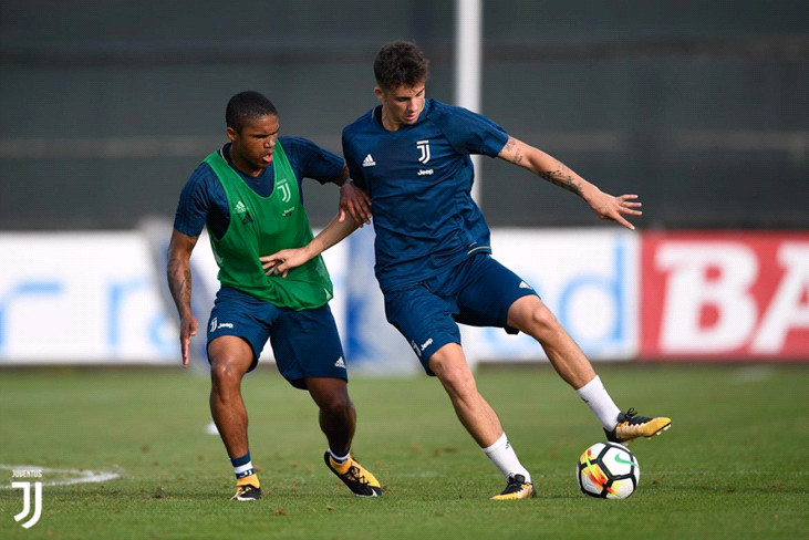 Tân binh Douglas Costa đã nhanh chóng hoà nhập với đồng đội mới.