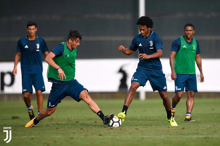 Tương lai của Juan Cuadrado vẫn chưa được xác định dù tiền vệ này vừa kí hợp đồng chính thức với Juve.