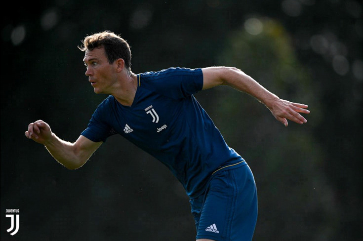 Những cựu binh như Lichtsteiner hay Barzagli cũng hết mình trên sân tập.