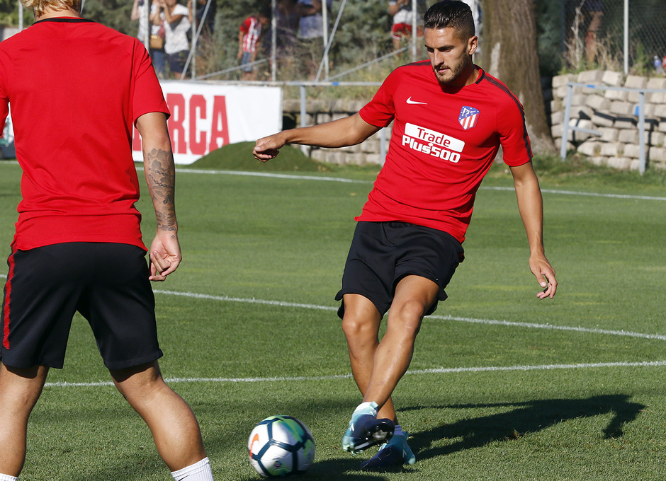 Koke, Gabi hay Kevin Gameiro hăng say tập luyện.