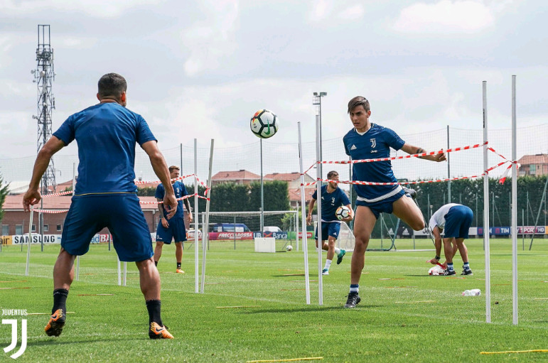 Cách thi đấu khá giống với bộ môn cầu mây.