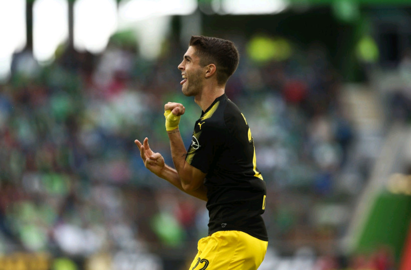 Ngay ở phút 22, Pulisic đã đem về bàn thắng mở tỉ số trận đấu sau cú sút chéo góc đầy hiểm hóc.